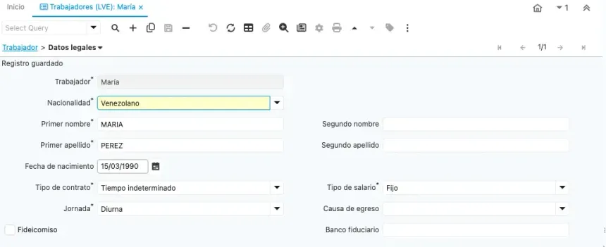 Pestaña Datos legales de María Pérez guardada: nacionalidad Venezolano, primer nombre MARIA, primer apellido PEREZ, fecha de nacimiento 15/03/1990, tipo de contrato Tiempo indeterminado, tipo de salario Fijo y jornada Diurna