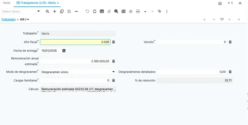 Pestaña AR-I de María Pérez: año fiscal 2026, versión 0, fecha de entrega 15/01/2026, remuneración anual estimada 2.160.000,00, desgravamen único, 0 cargas familiares y 31,71 % de retención calculado