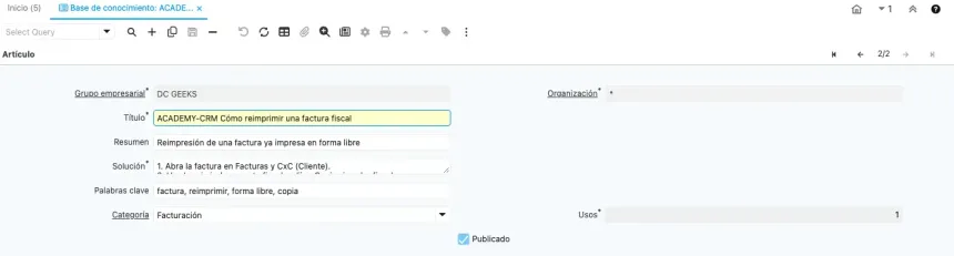 Ventana Base de conocimiento, pestaña Artículo, con el artículo Cómo reimprimir una factura fiscal: resumen, solución, palabras clave, categoría Facturación, usos 1 y la casilla Publicado marcada