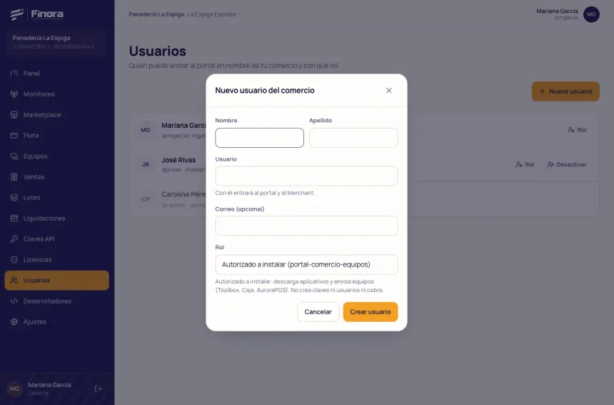 Diálogo Nuevo usuario del comercio con los campos nombre, apellido, usuario y correo, el rol Autorizado a instalar elegido y su explicación, y el botón Crear usuario